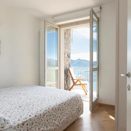 Enjoyiseolake - Cezanne - Comfy Flat With Terrace And View *